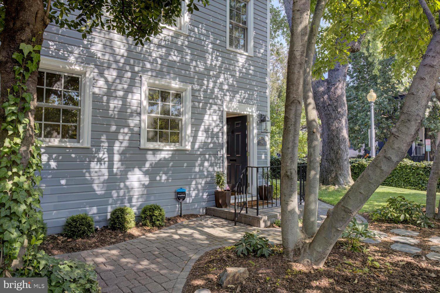 822 G St SE