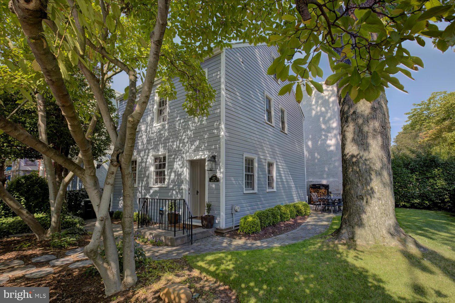 822 G St SE