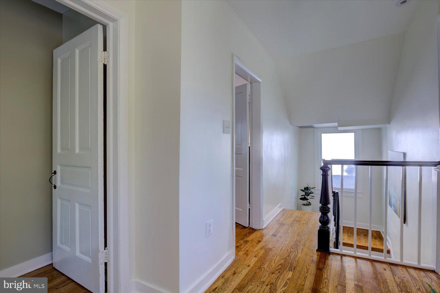 822 G St SE