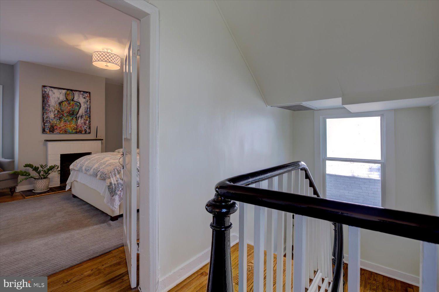 822 G St SE