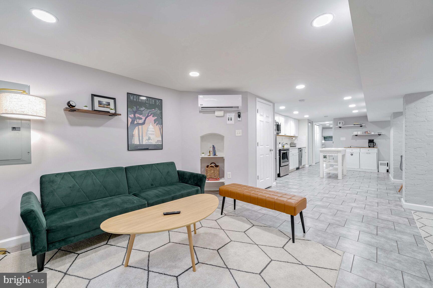 1222 Independence Ave SE