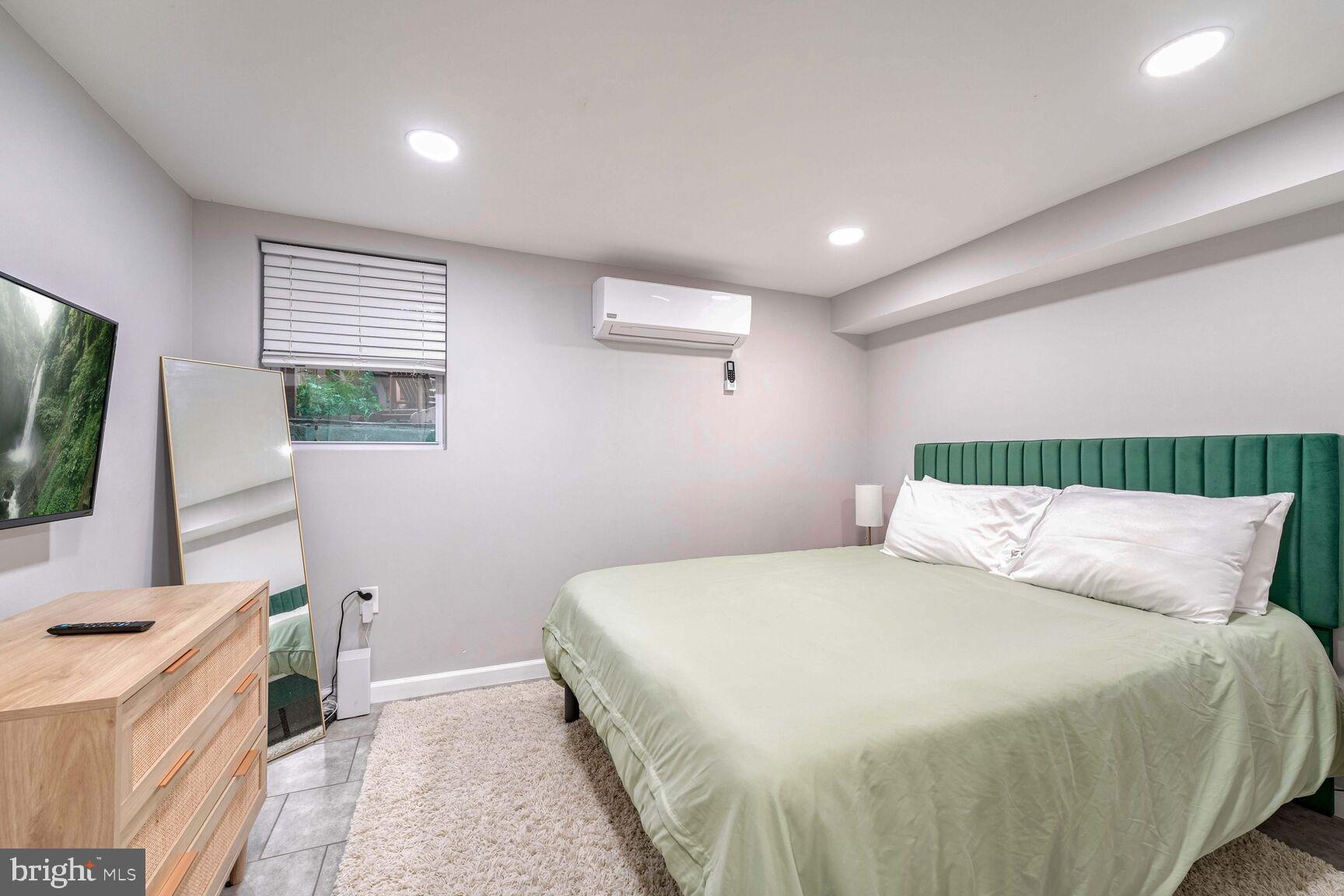 1222 Independence Ave SE