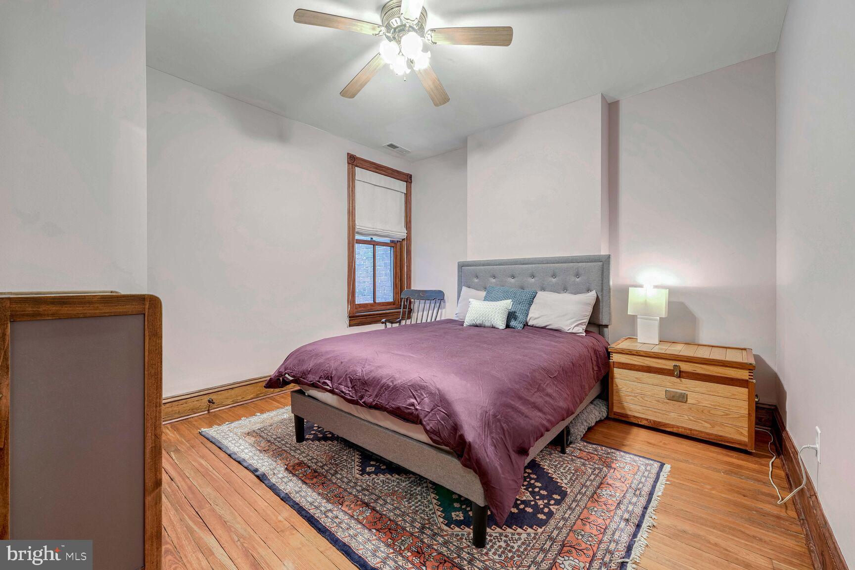 1222 Independence Ave SE