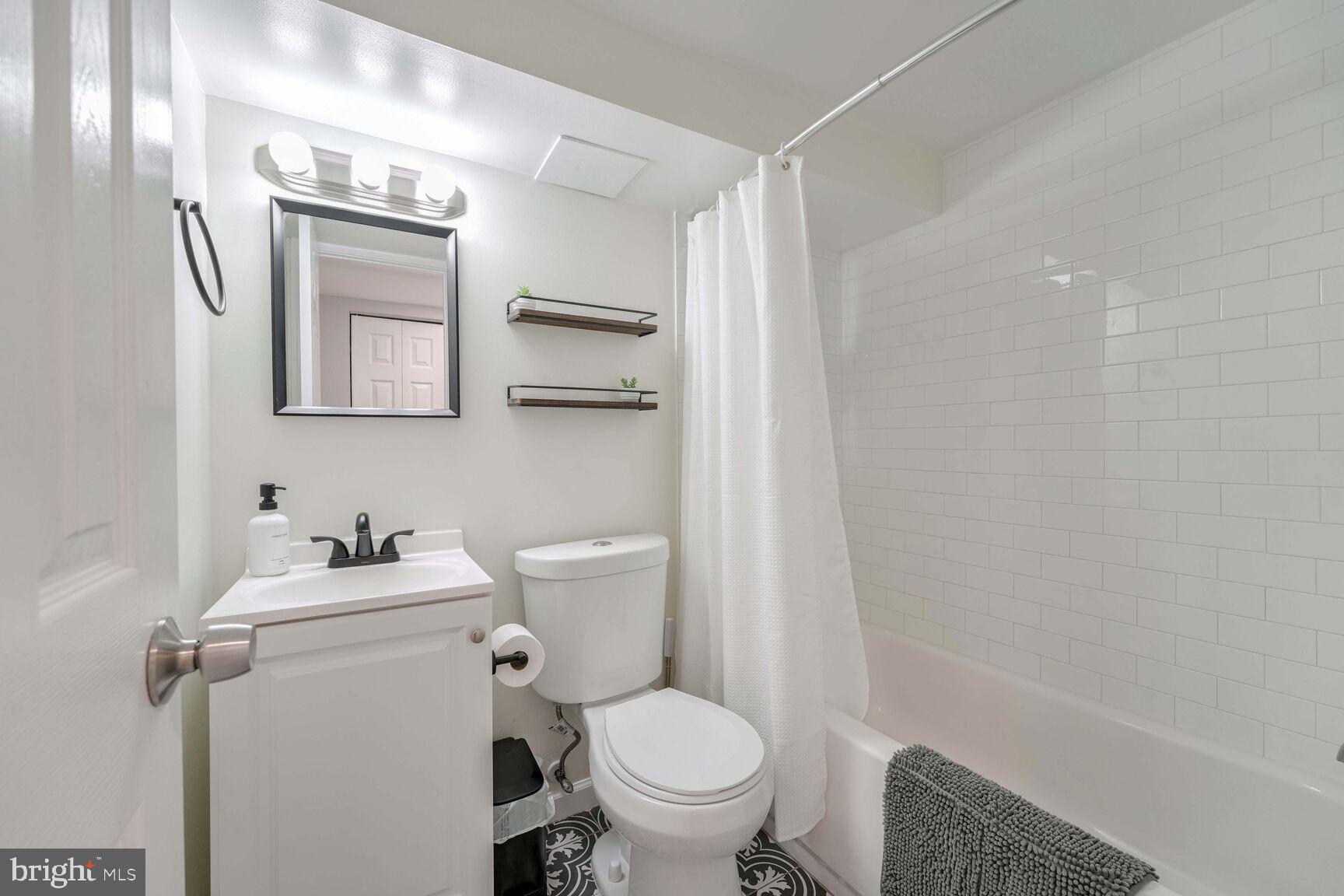 1222 Independence Ave SE