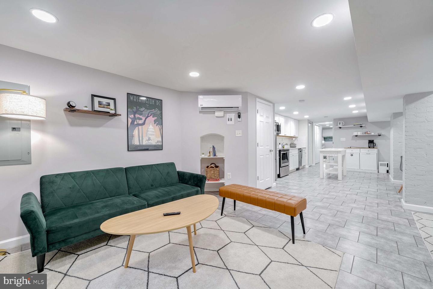 1222 Independence Ave SE