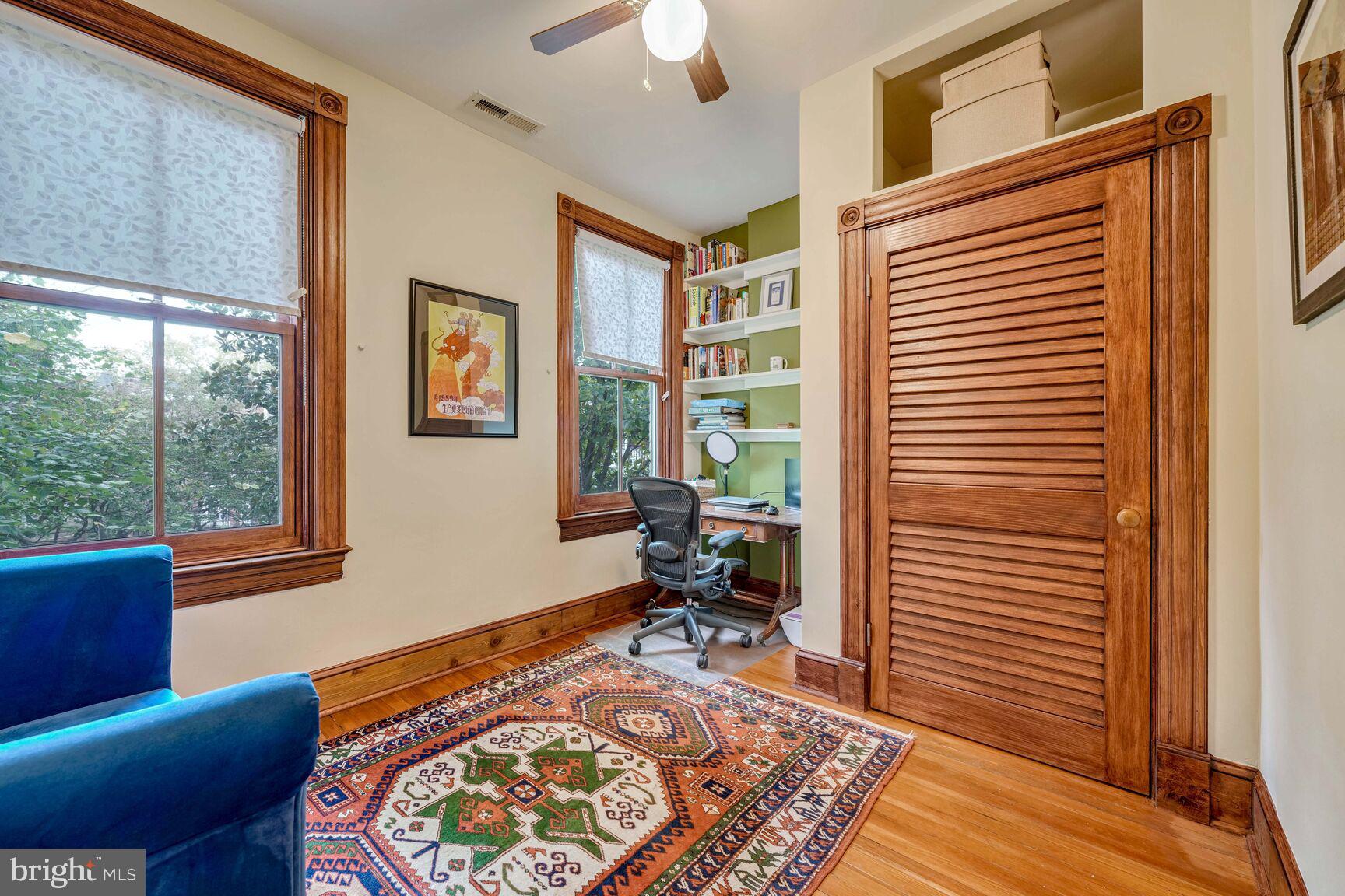 1222 Independence Ave SE