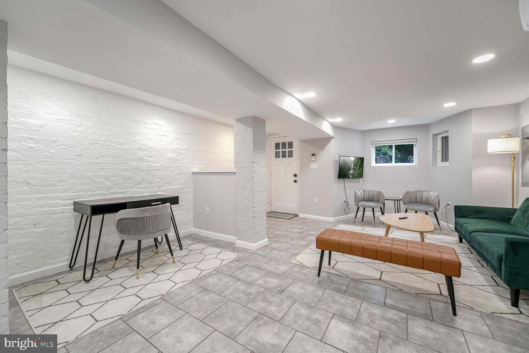 1222 Independence Ave SE