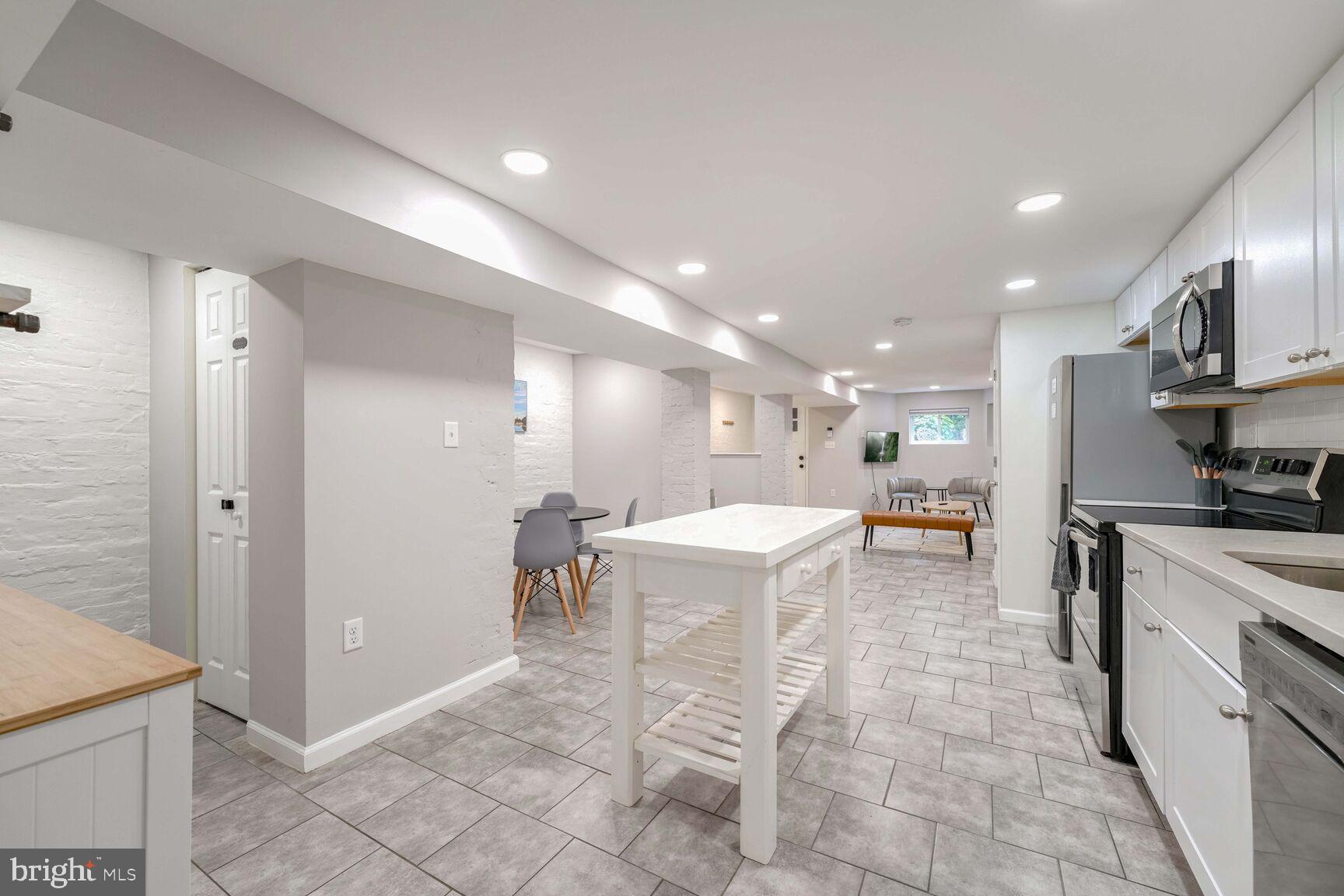 1222 Independence Ave SE