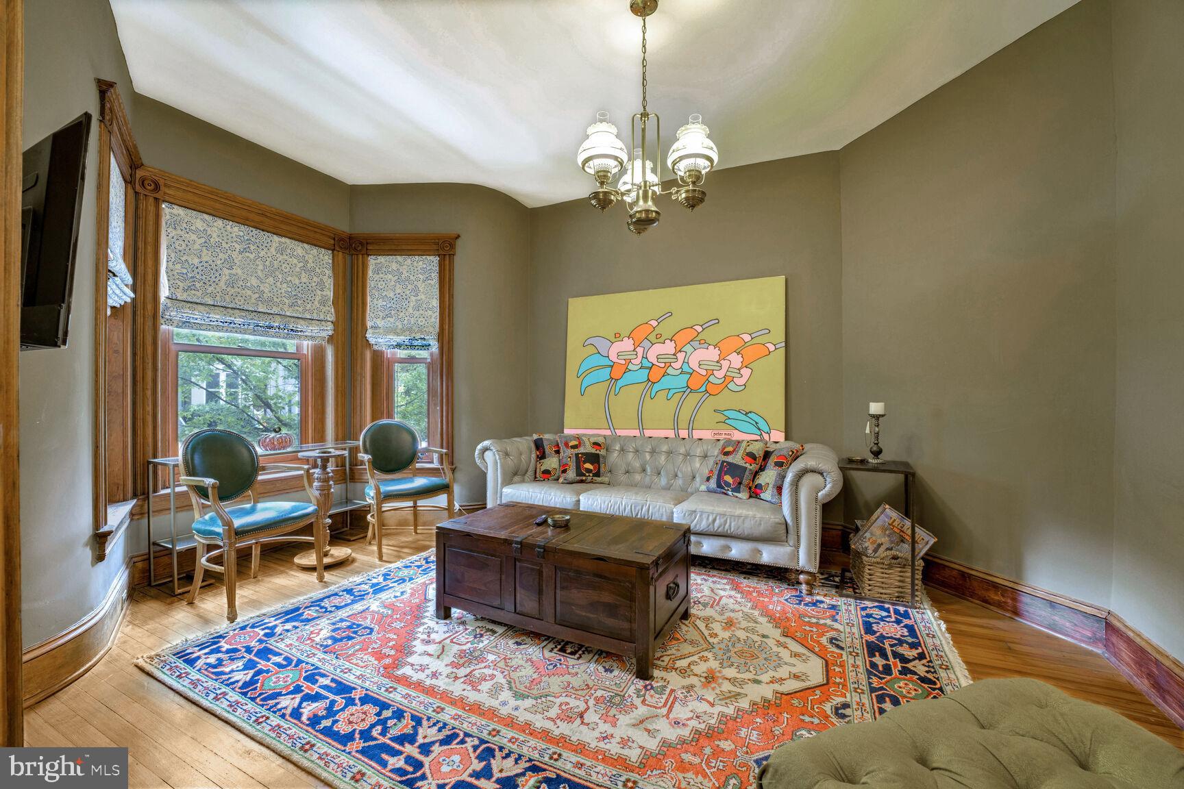 1222 Independence Ave SE