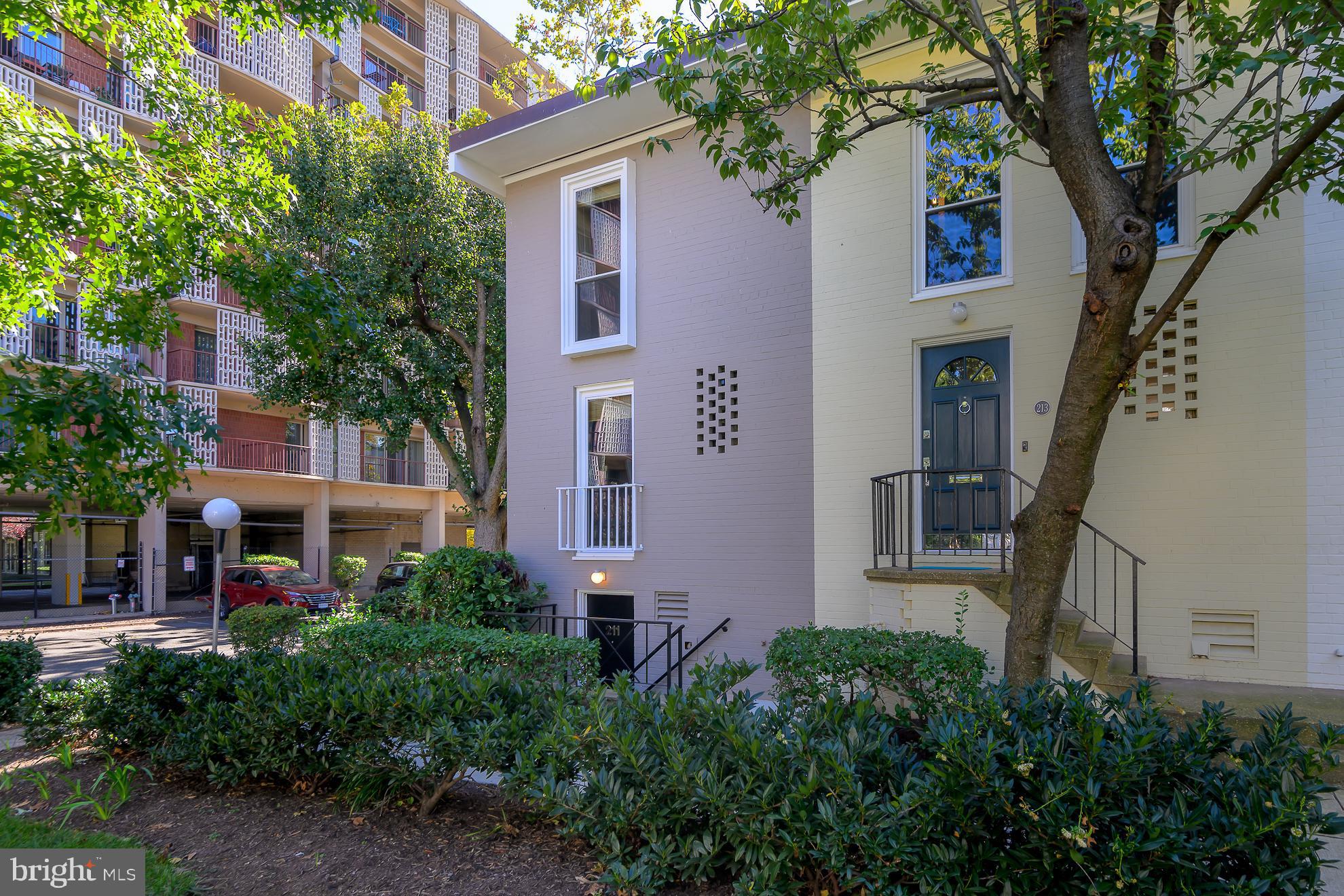 211 G St SW #133
