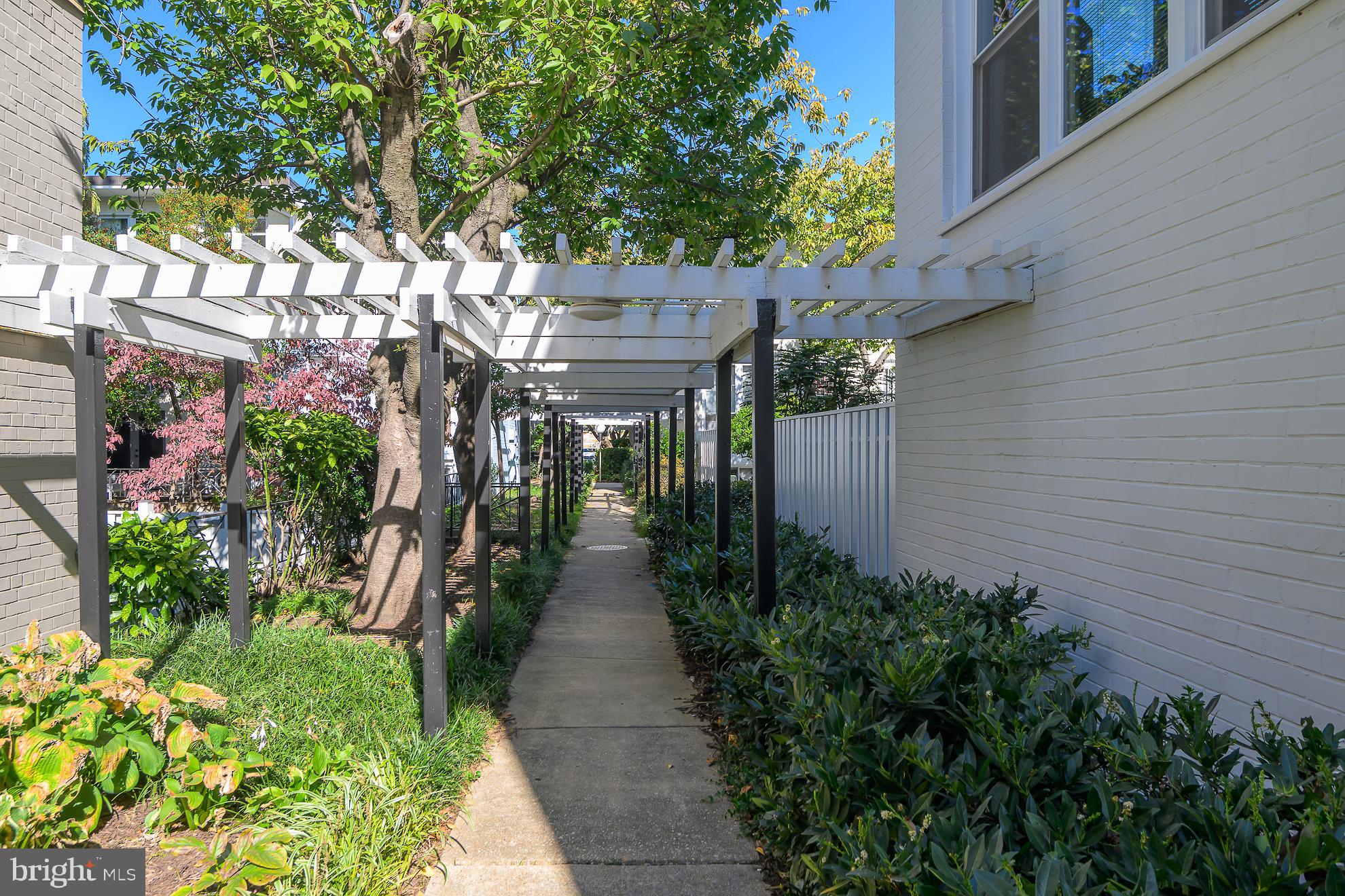211 G St SW #133