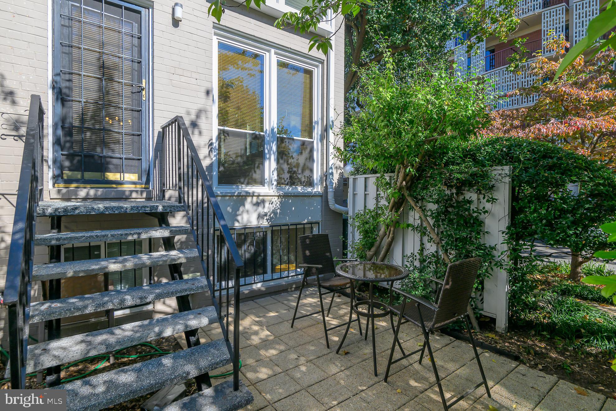 211 G St SW #133