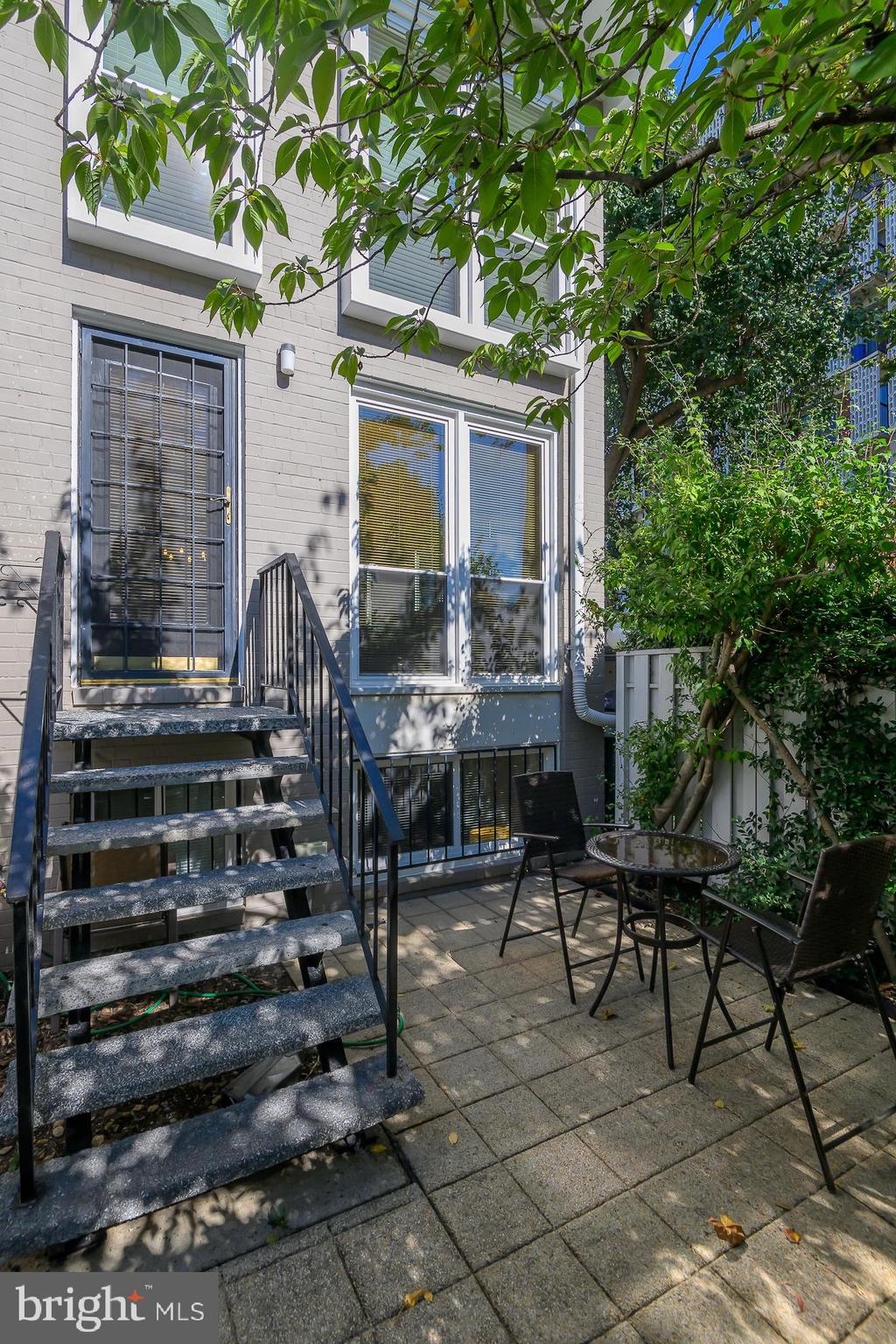 211 G St SW #133