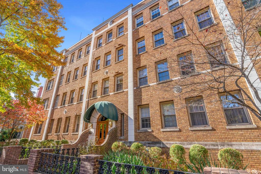 18 9th St NE #409