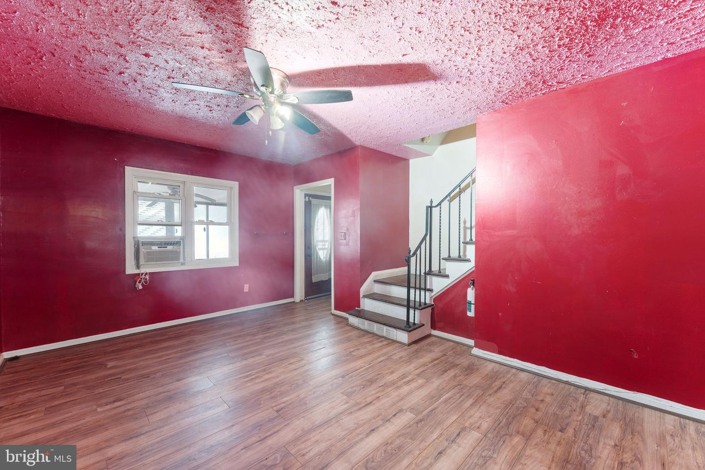 302 34th Pl NE