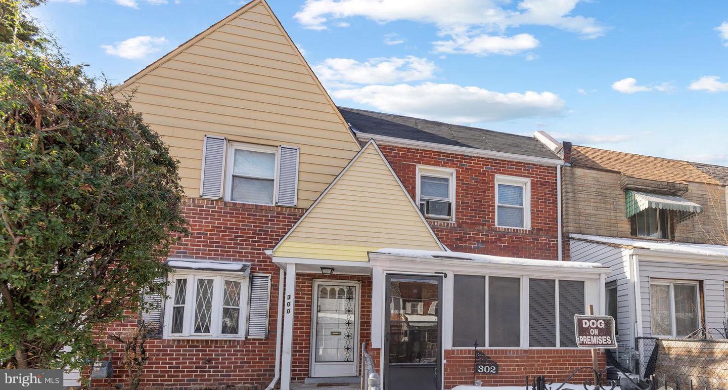 302 34th Pl NE