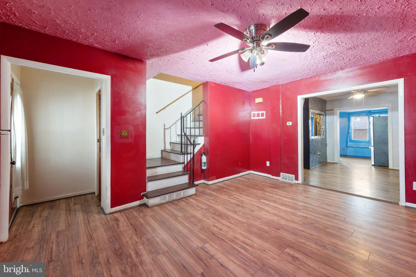 302 34th Pl NE
