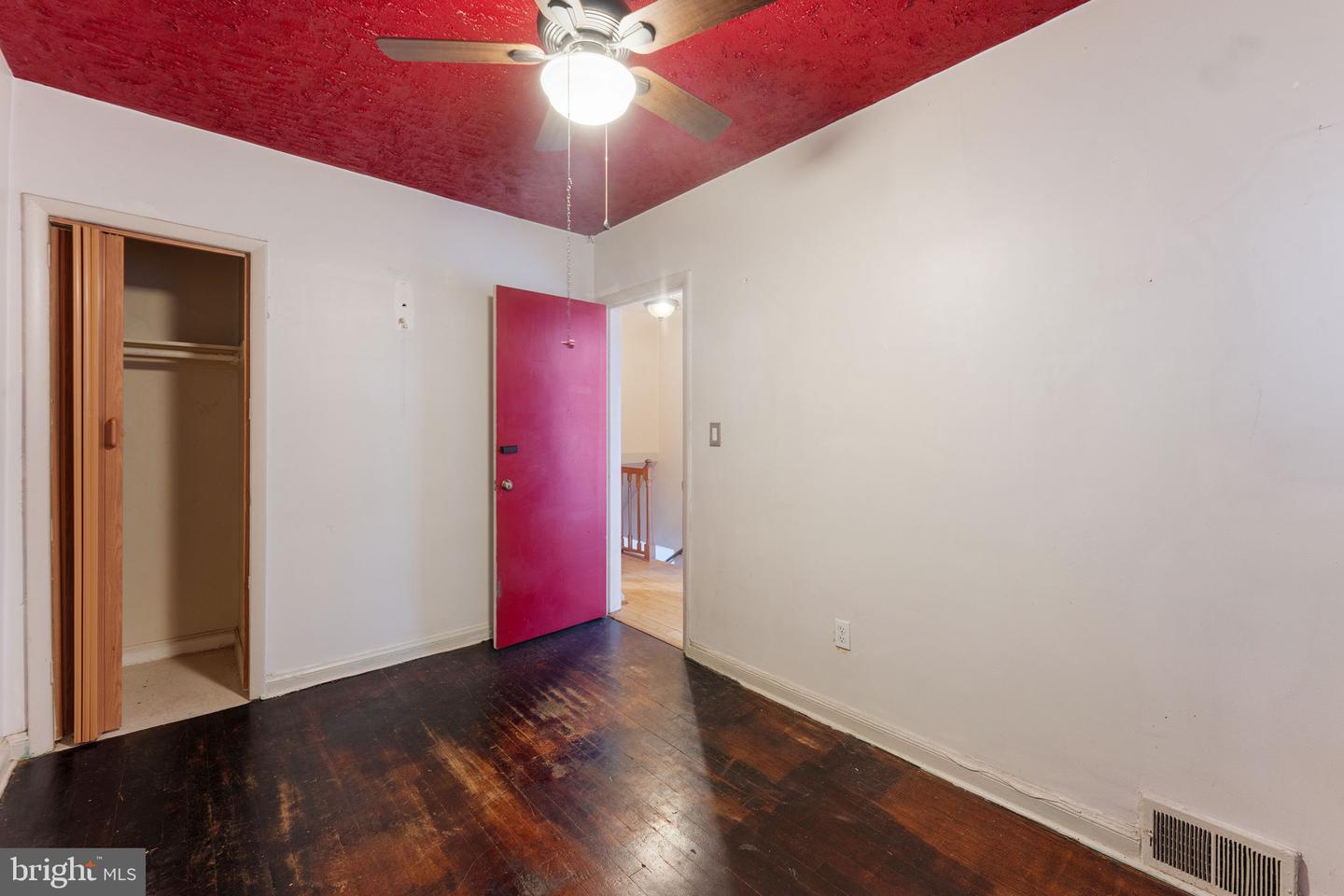 302 34th Pl NE