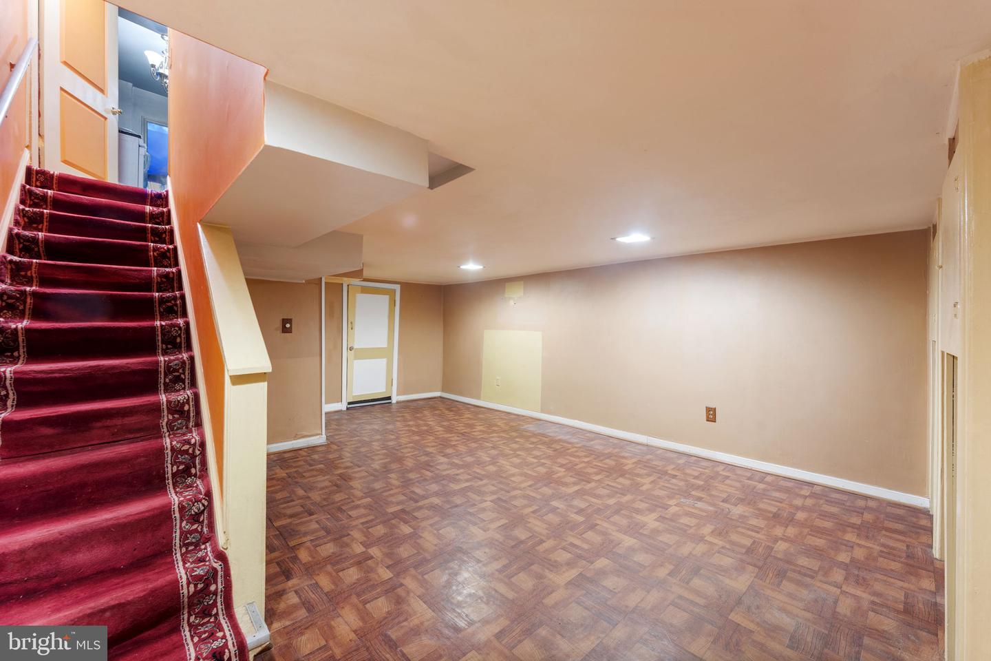 302 34th Pl NE