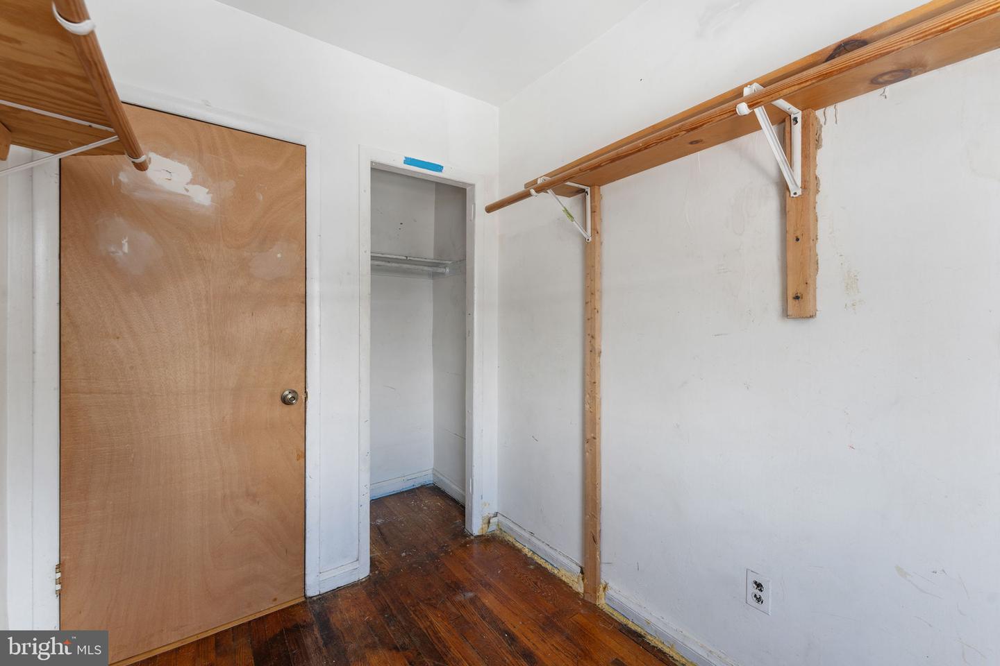 302 34th Pl NE