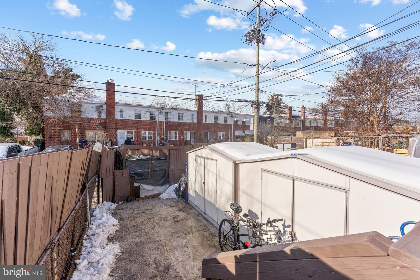302 34th Pl NE