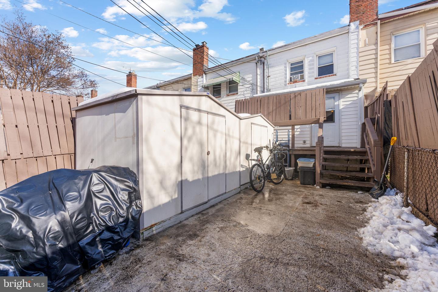 302 34th Pl NE