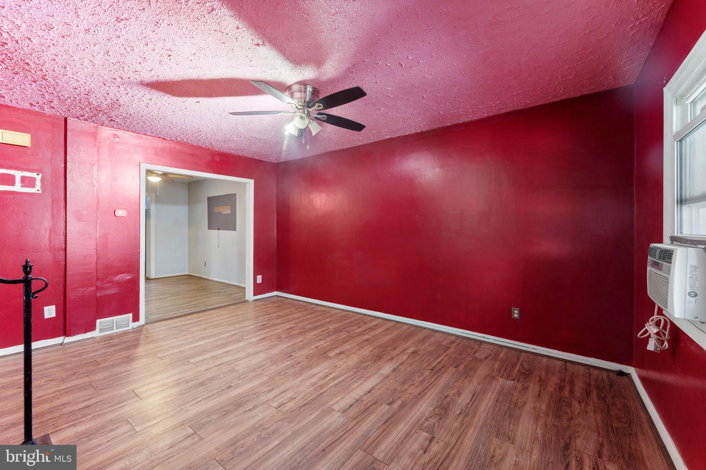 302 34th Pl NE
