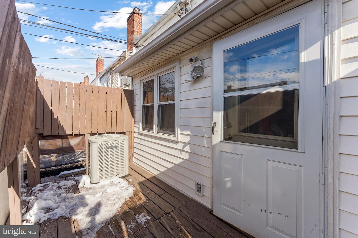 302 34th Pl NE