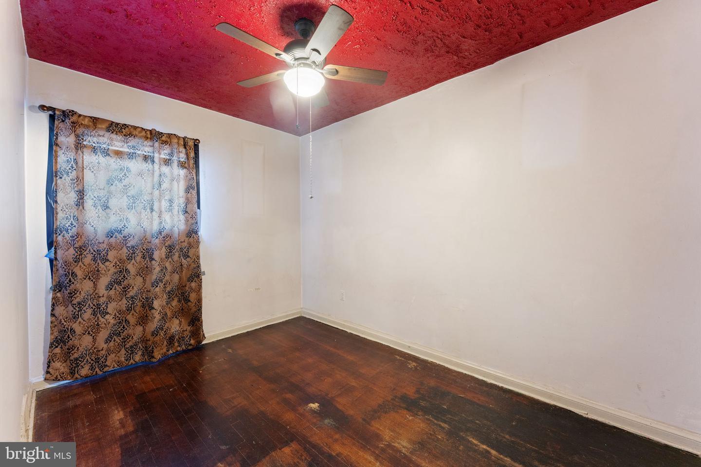302 34th Pl NE