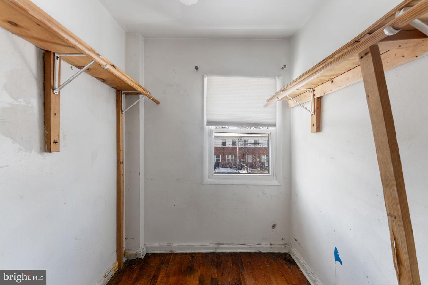 302 34th Pl NE