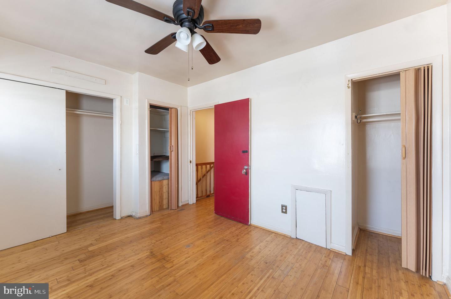 302 34th Pl NE