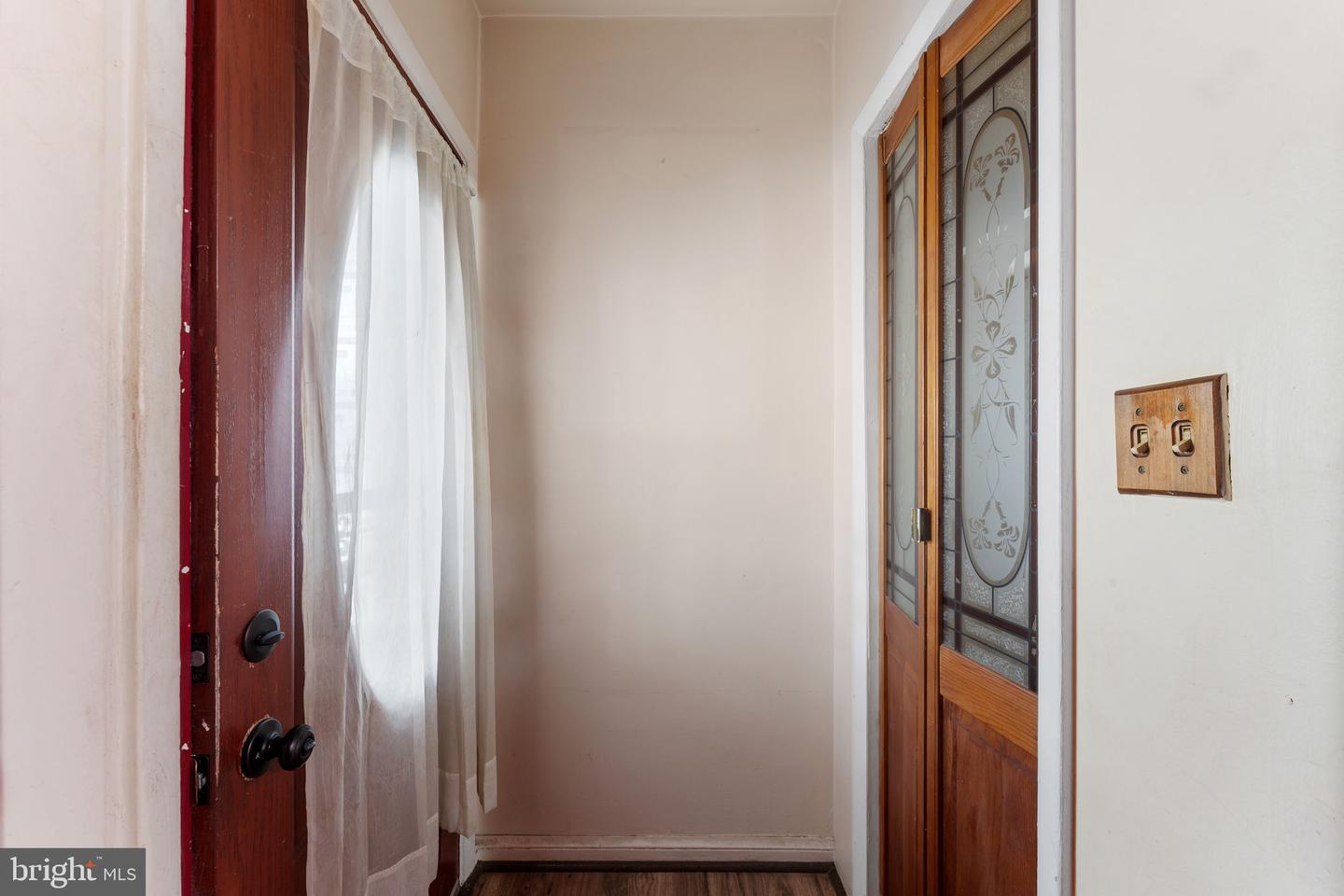 302 34th Pl NE