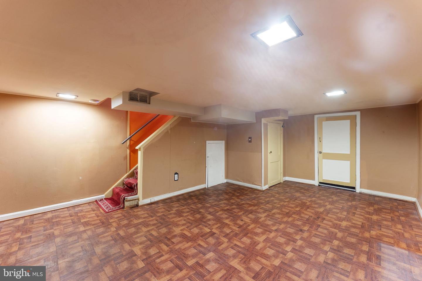302 34th Pl NE