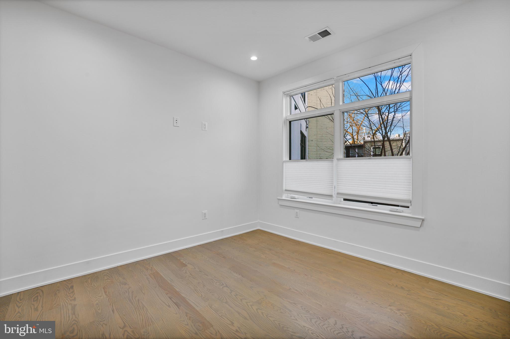 1220 POTOMAC AVE SE #3