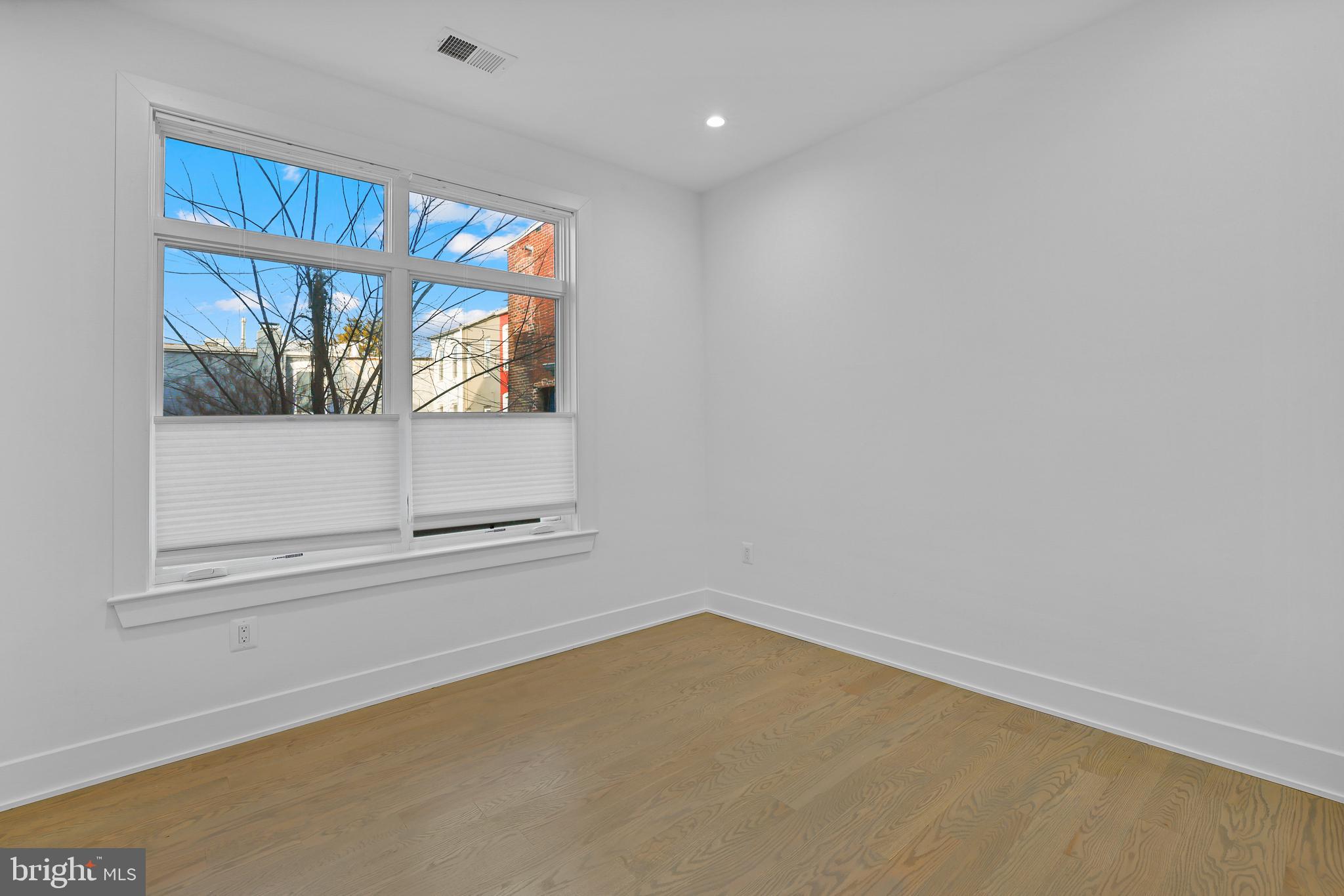 1220 POTOMAC AVE SE #3