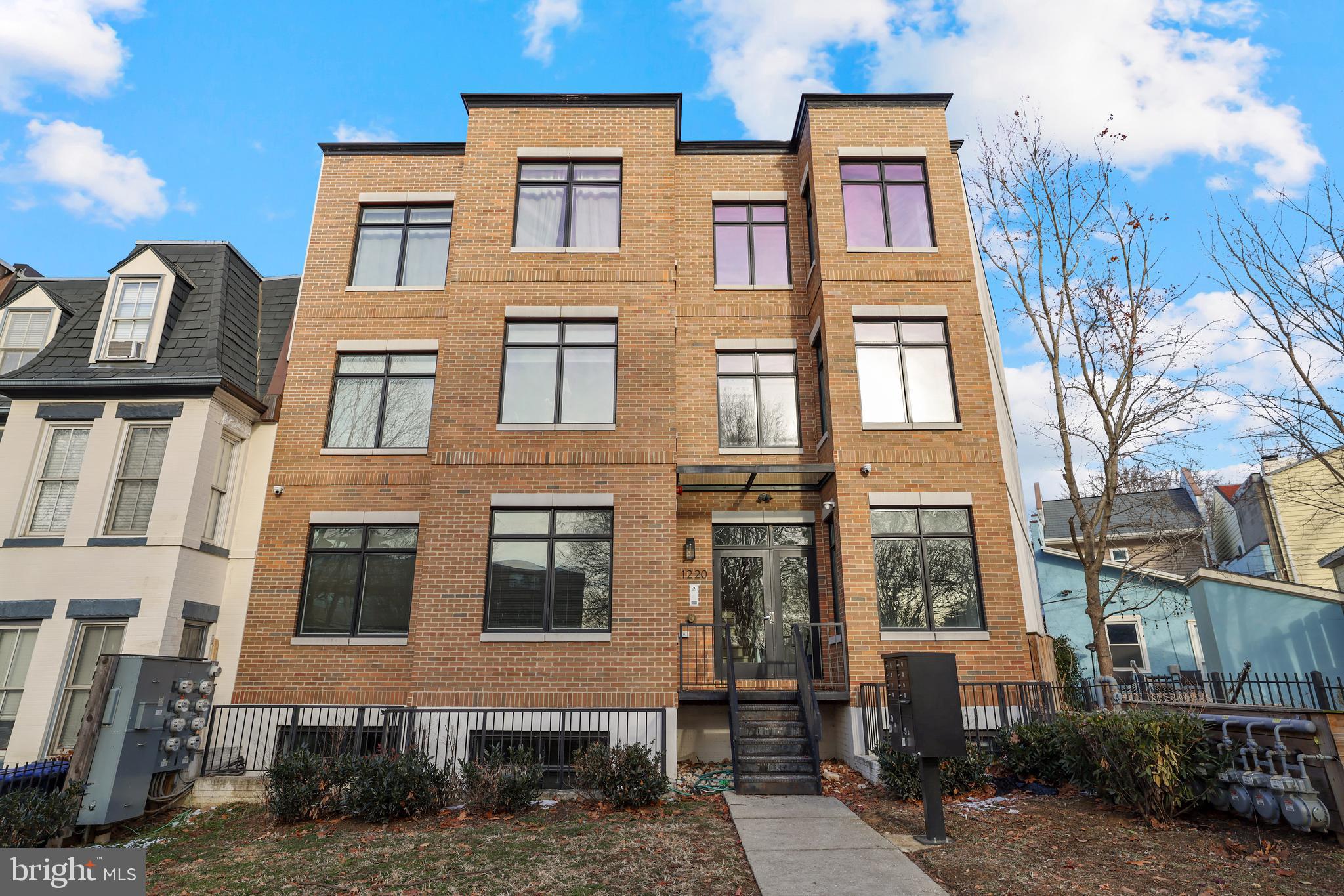 1220 POTOMAC AVE SE #3