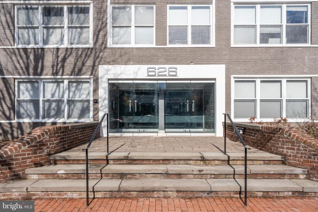 626 Independence Ave SE #305