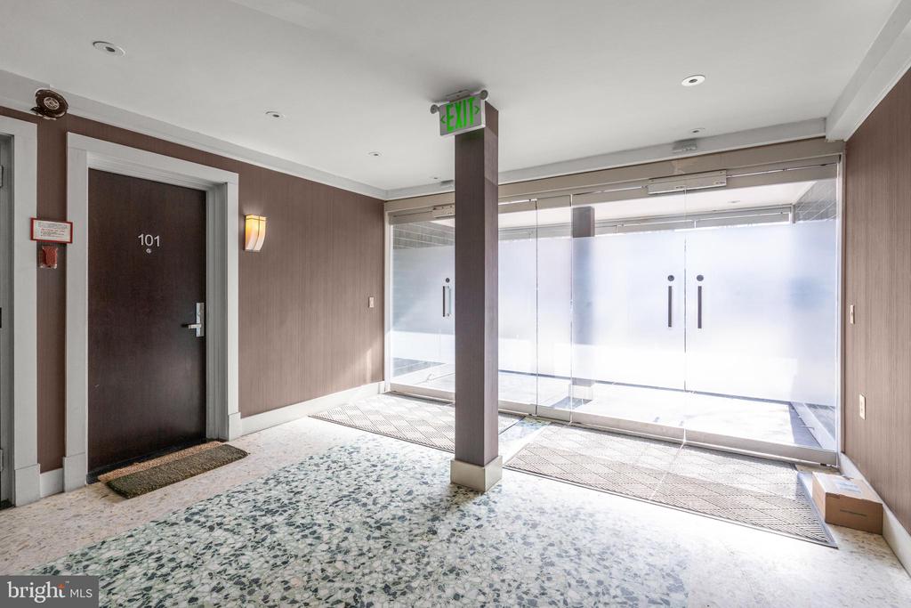 626 Independence Ave SE #305