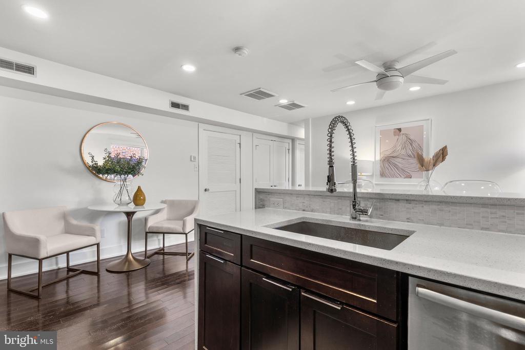 626 Independence Ave SE #305