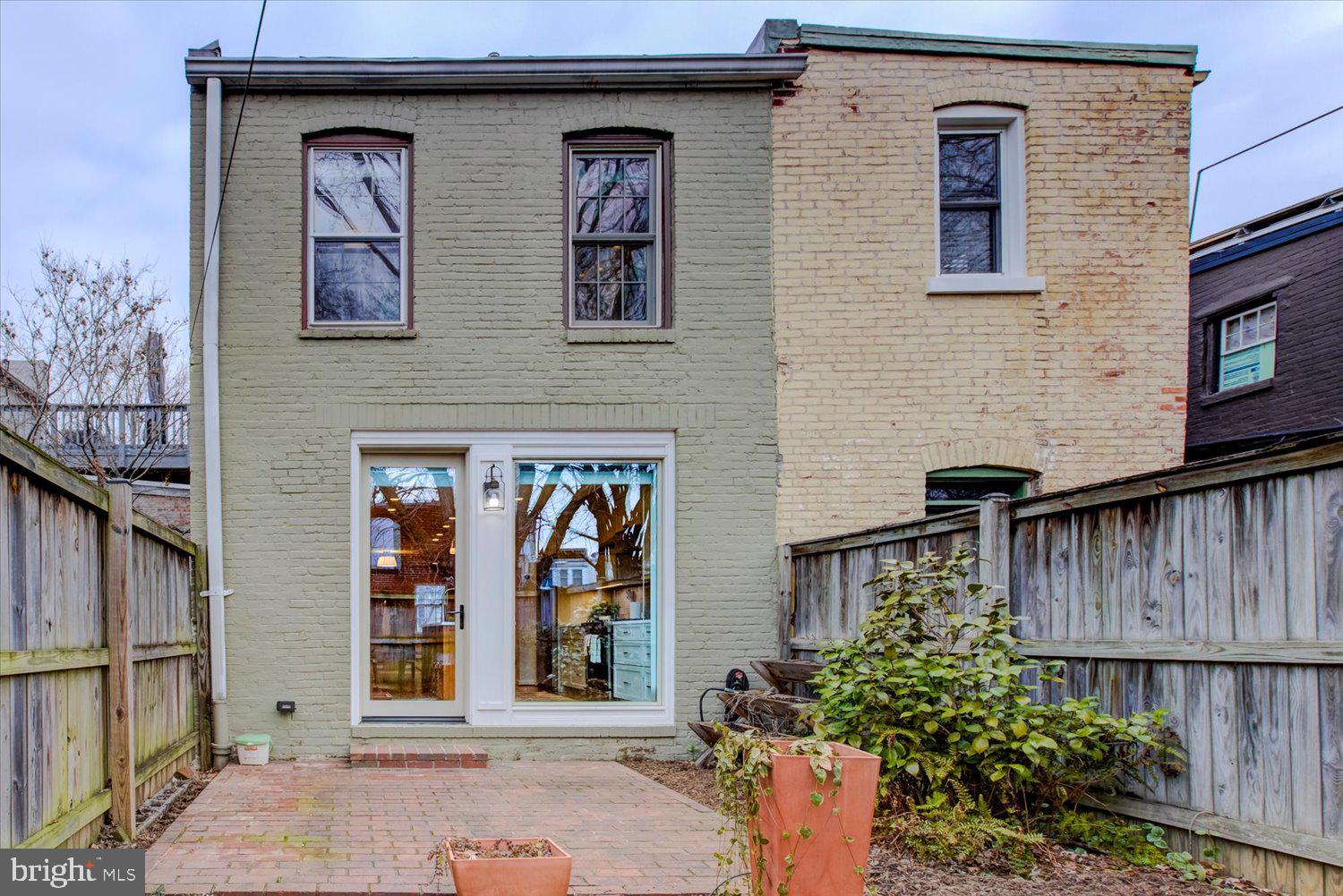 1013 C St SE
