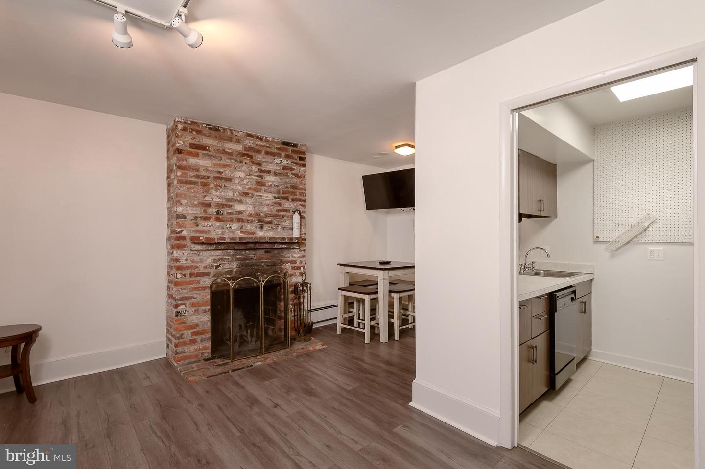 112 11th St NE