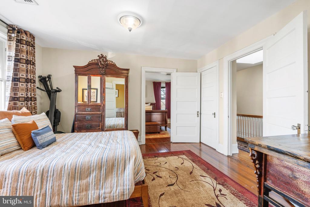 226 4th St NE