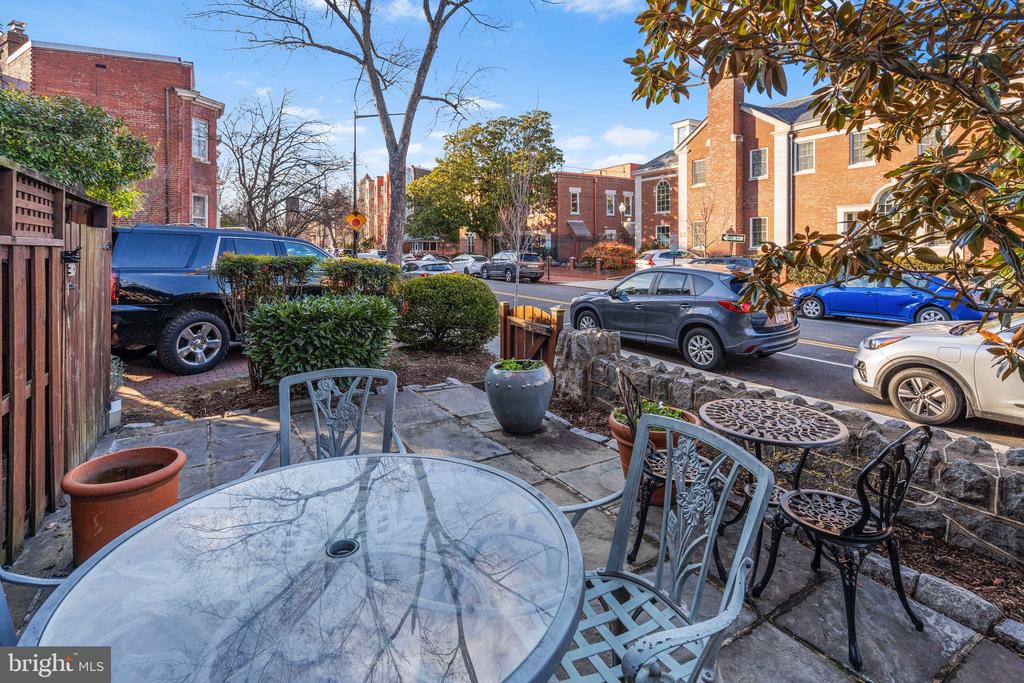 226 4th St NE