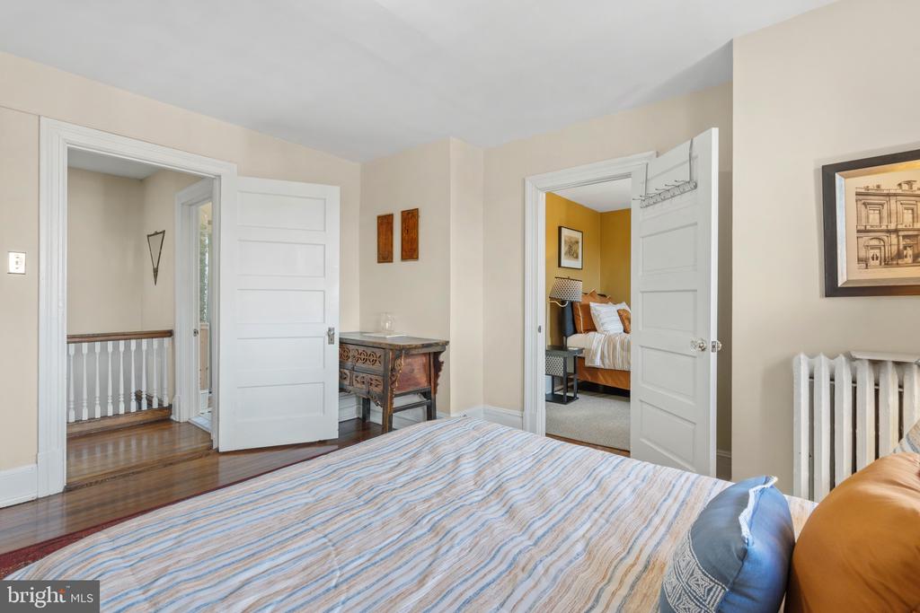 226 4th St NE