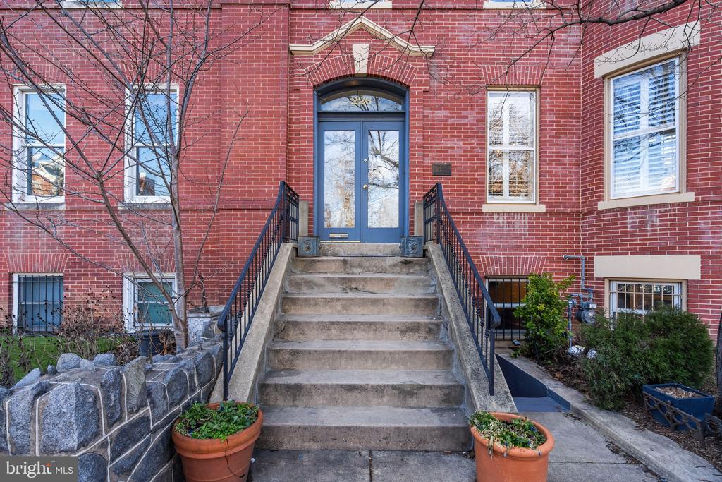 226 4th St NE