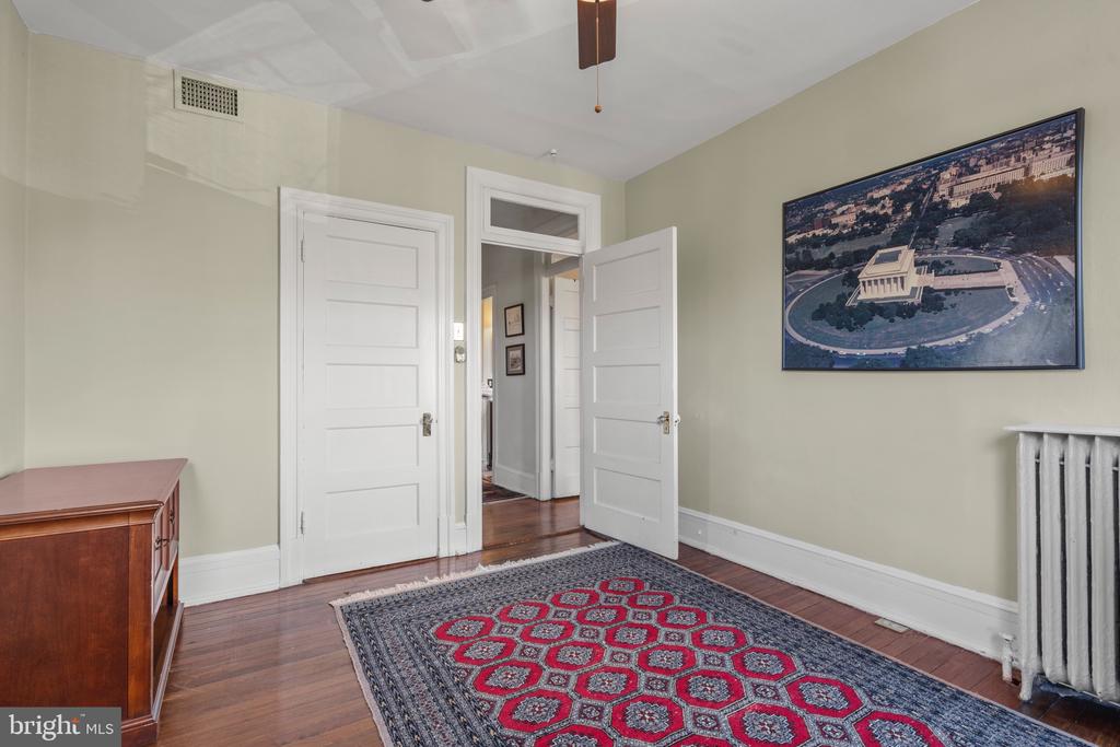 226 4th St NE