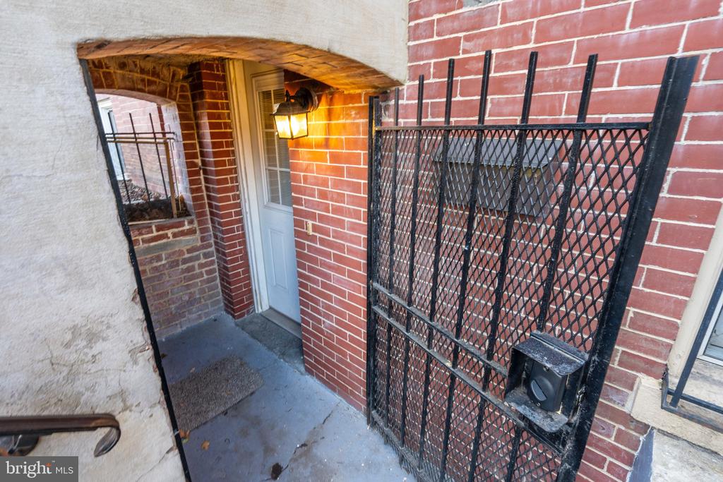 226 4th St NE