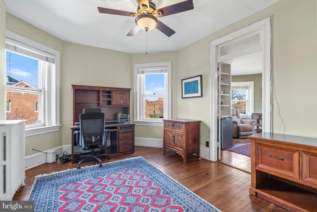 226 4th St NE