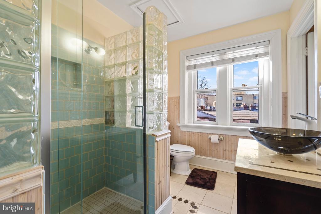 226 4th St NE