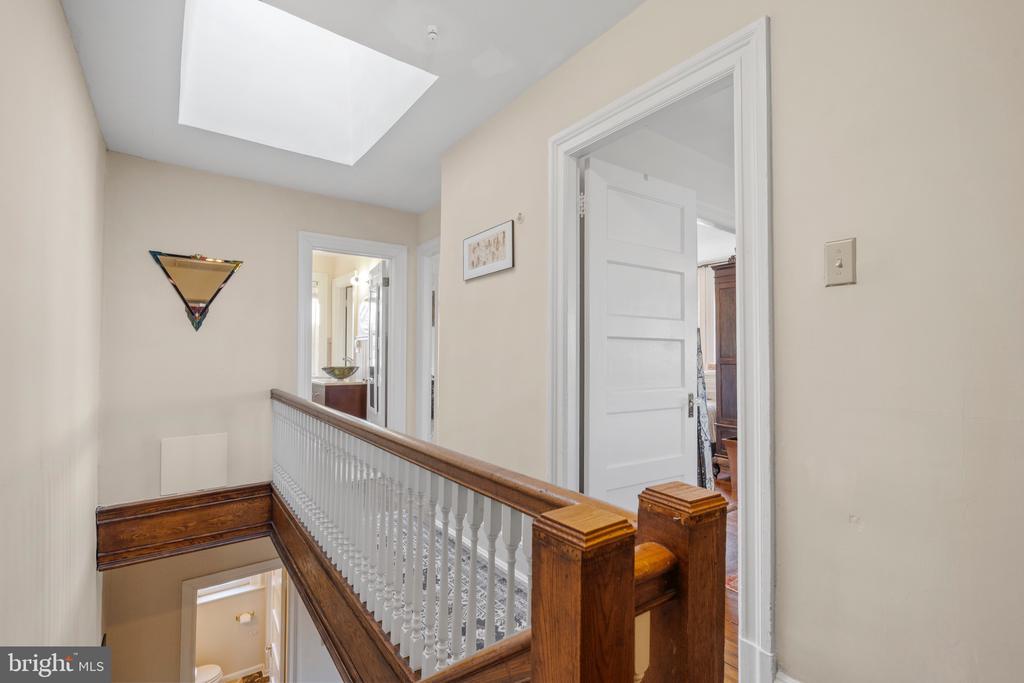 226 4th St NE